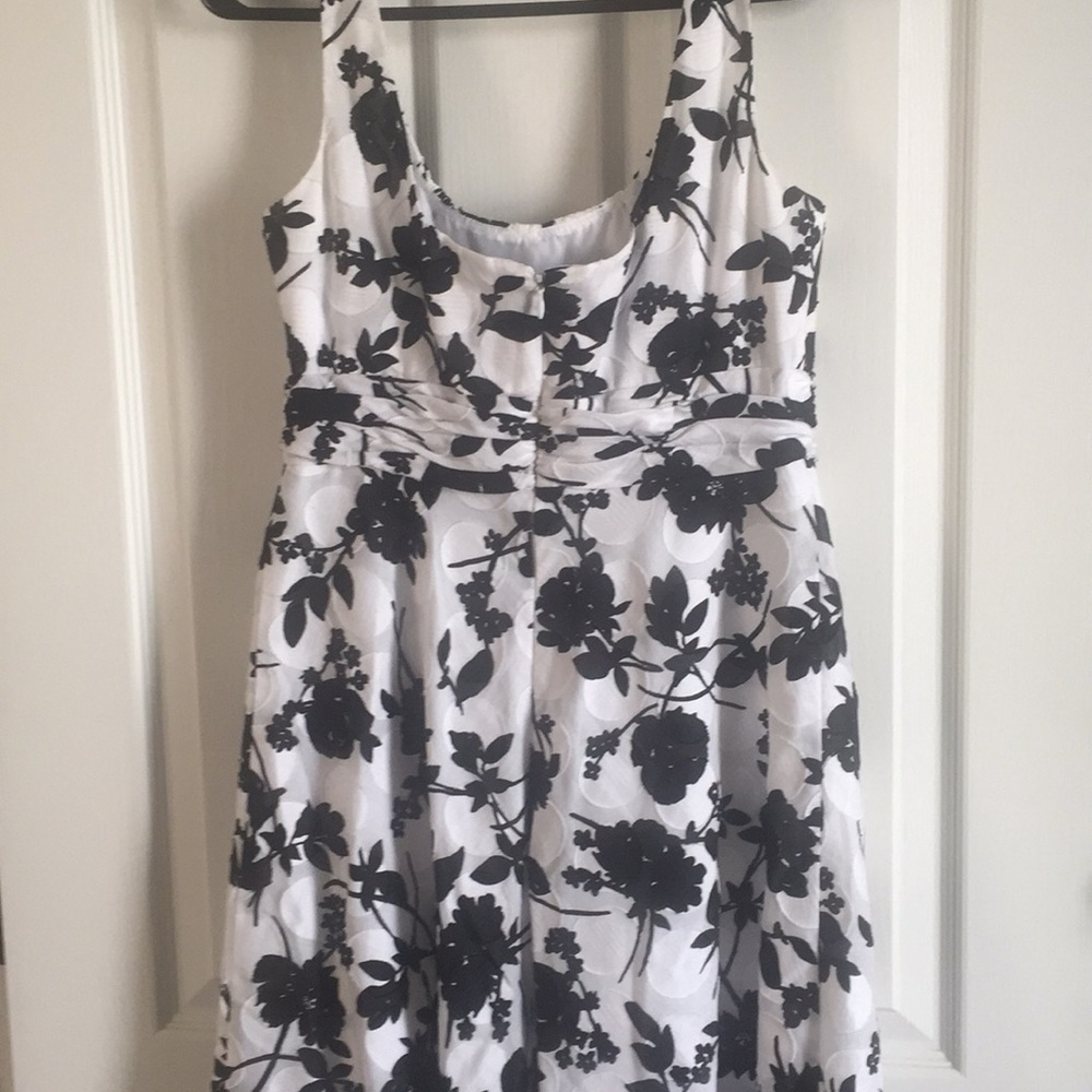 Black and white floral dress - Picture 3 of 5